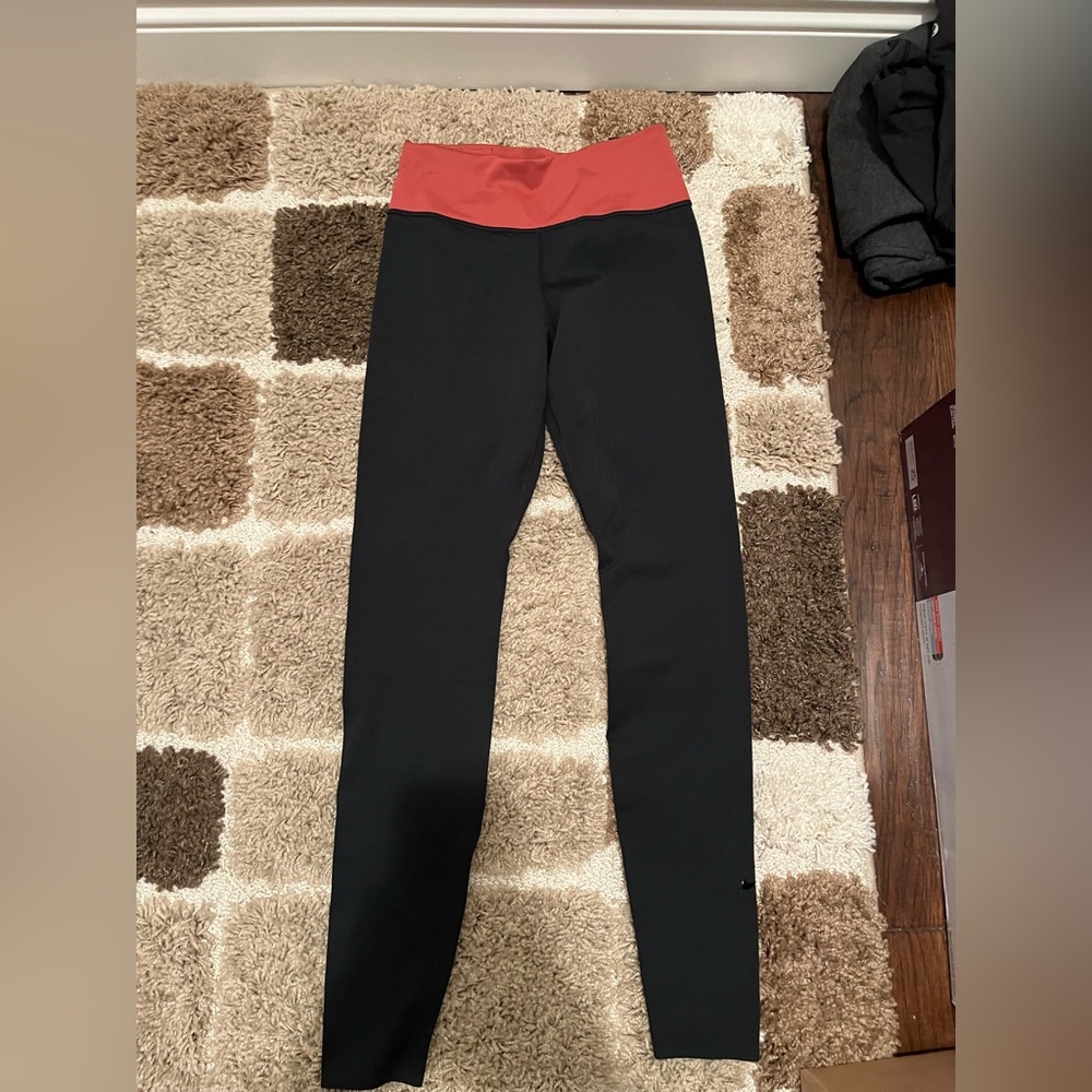 NWT Nike one lux tight fit leggings
